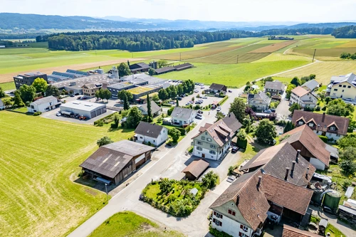 zentral im Dorf inmitten von schönster  Kulturlandschaft