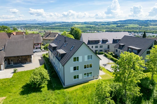 moderne Wohnung im 1. Obergeschoss