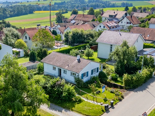 Bungalow mit grosszügigem Umschwung