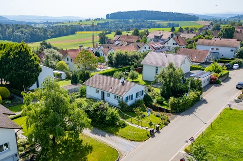 Bungalow mit grosszügigem Umschwung