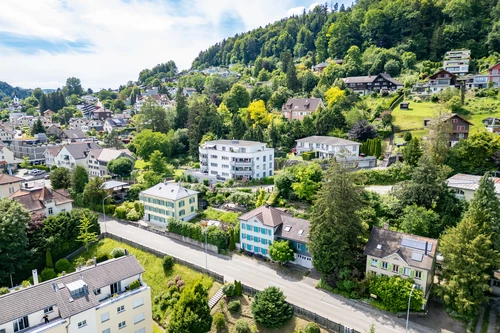 am Fusse des Vogelsbergs gelegen