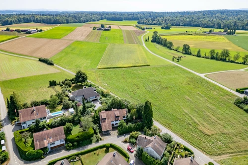 direkt neben der Landwirtschaft gelegen