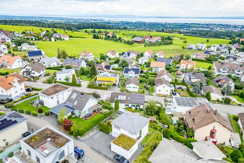 im südlichen Dorfteil und nahe vom Bahnhof gelegen