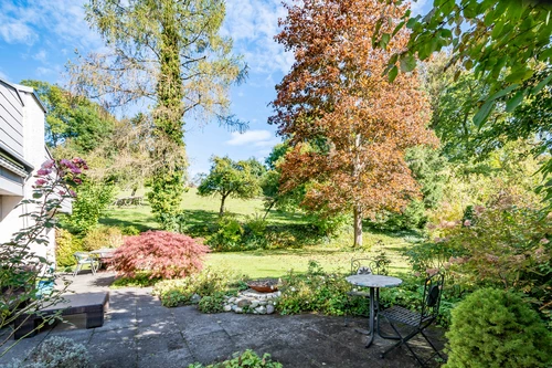 idyllischer Garten lädt zum Verweilen ein