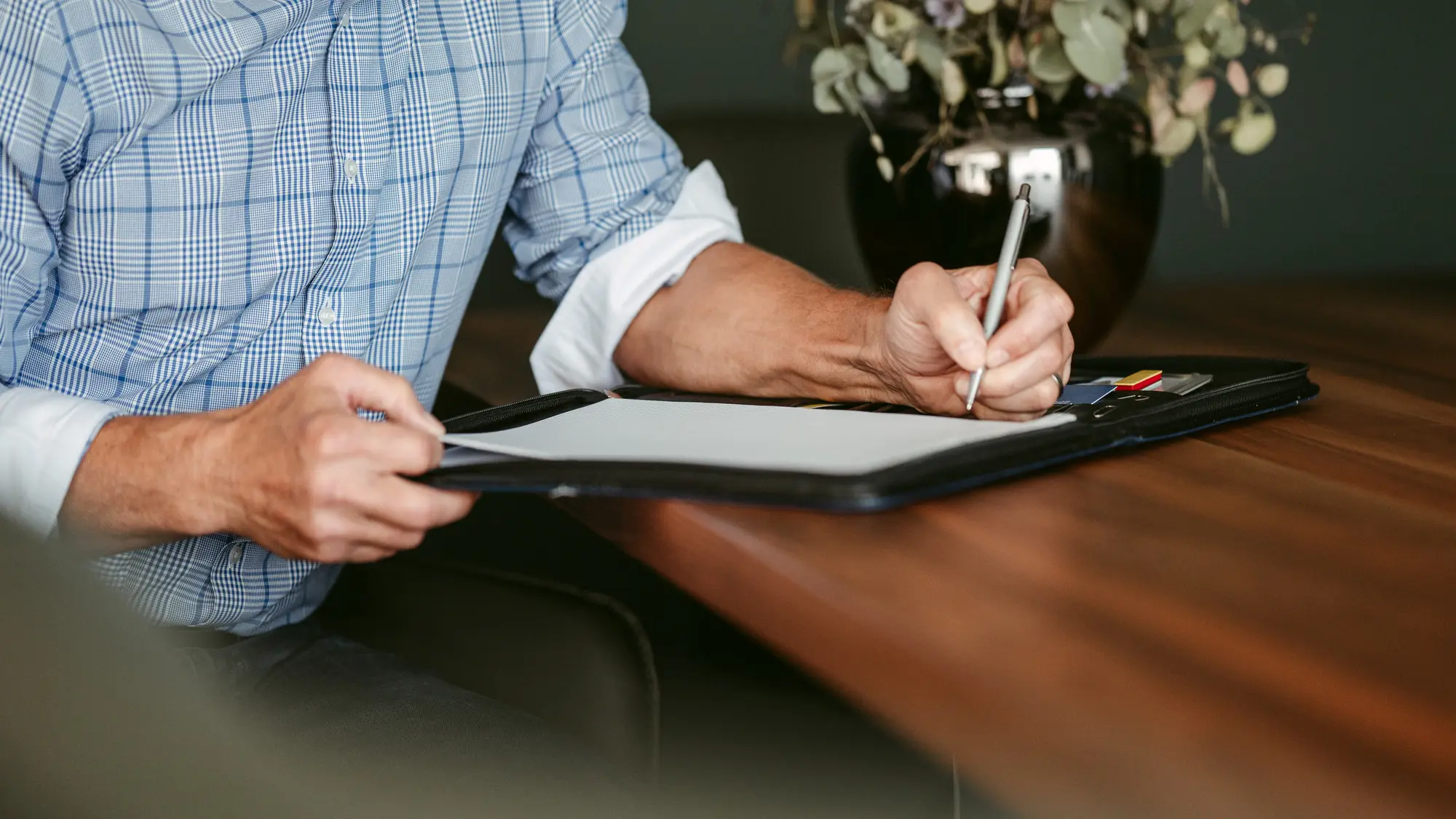 unterschrift-vertrag-immobilien.jpg?c=62bb9234127246178d94c135c4c24a7f